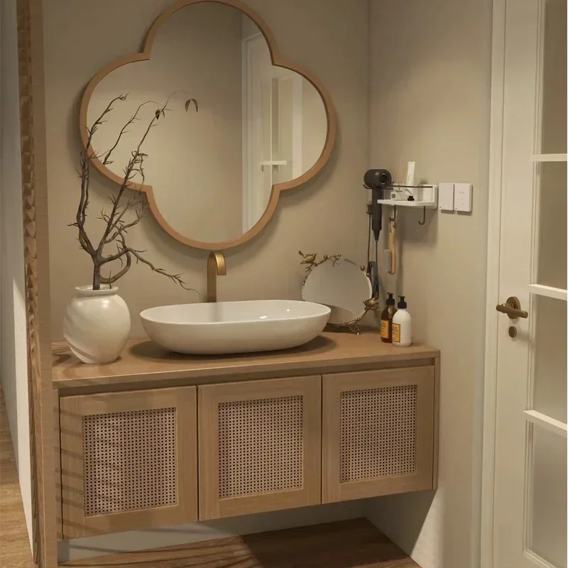 Japanese Home Bathroom Design - Japanse opbergruimte badkamerkast planken met spiegel